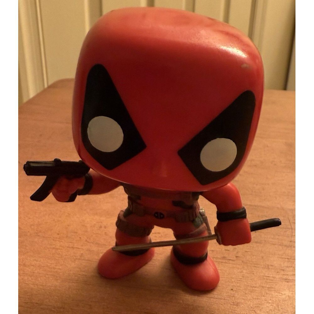 Funko‎ Pop! Marvel - Deadpool (w/ Gun and Sword)